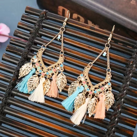 Retro style tassel leaf dangle earrings - Picture 1 of 2